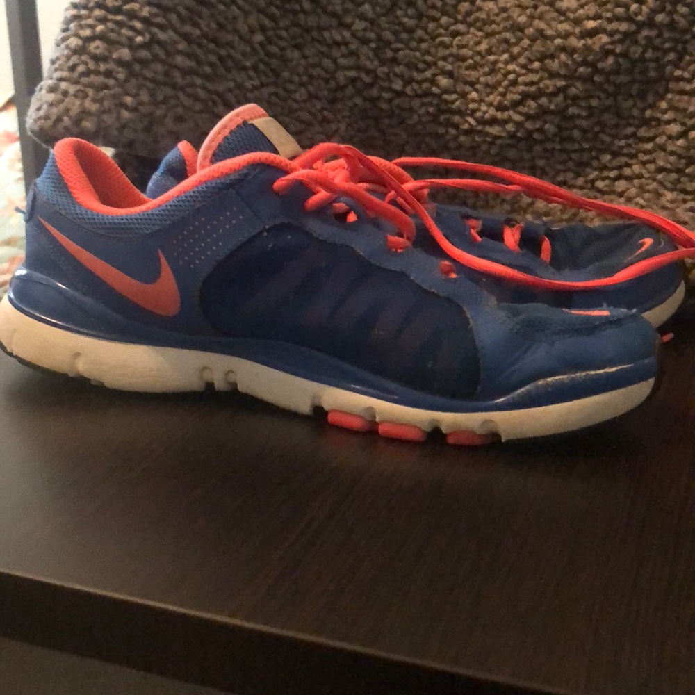 Nike breathe tennis shoes